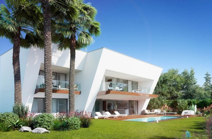 Front view of a villa for sale in Sierra Blanca, Marbella