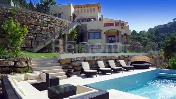 Mediterranean style villa in El Madroñal, Benahavis
